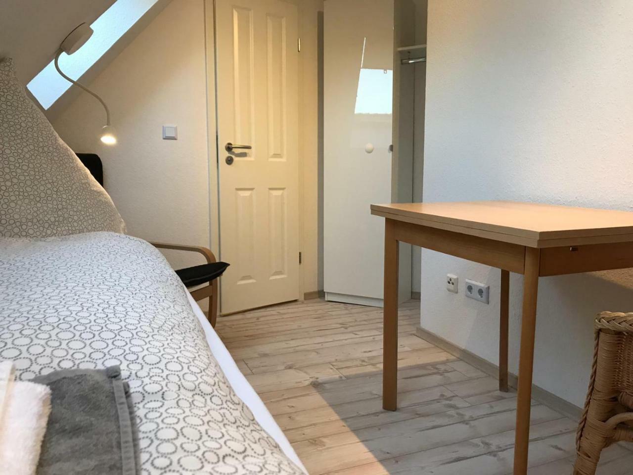 Single Room,782869755:JPEG